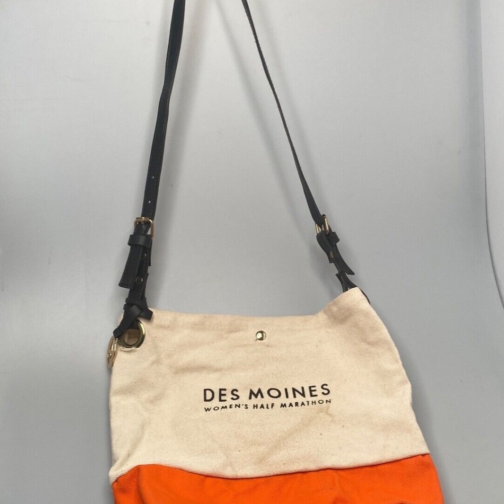 Courageous Women's DSM Half Marathon Shoulder Tote Bag with Pouch Accessory - Picture 4 of 13